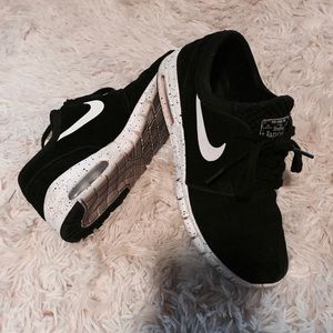 FLASH SALE women's+men's nike skate style sneaker