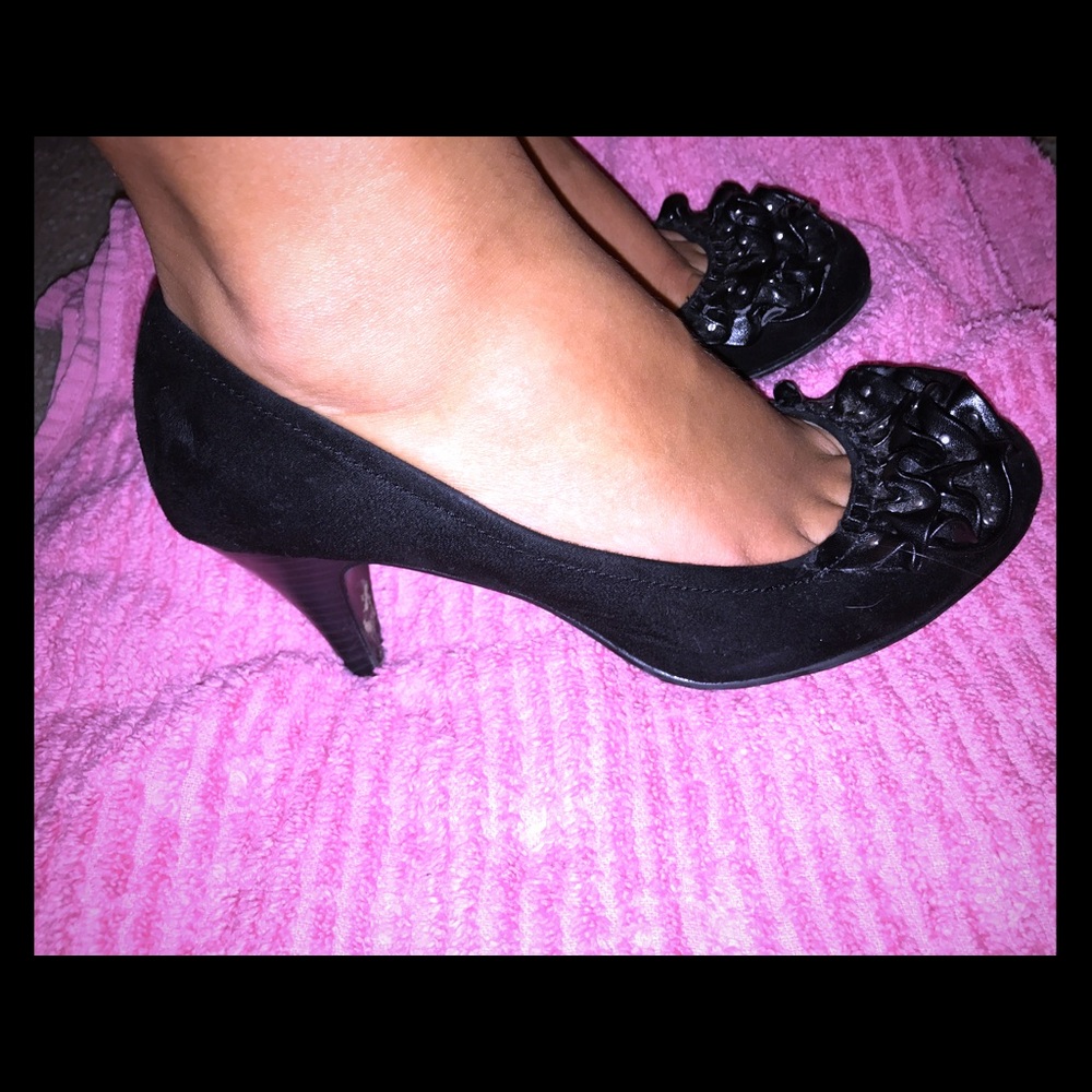 Black suede closed toed heels size 7