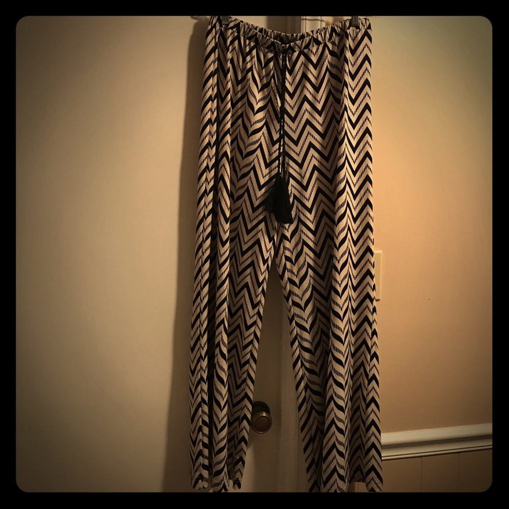 EUC Black and Cream Palazzo Pants, size L