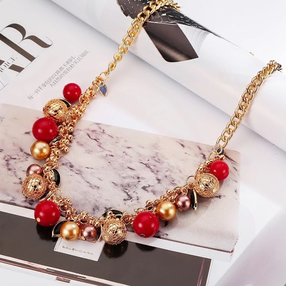 Christmas Sell: Pearls and Gemstones Necklace