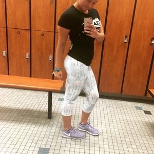 Very flattering cropped yoga pants