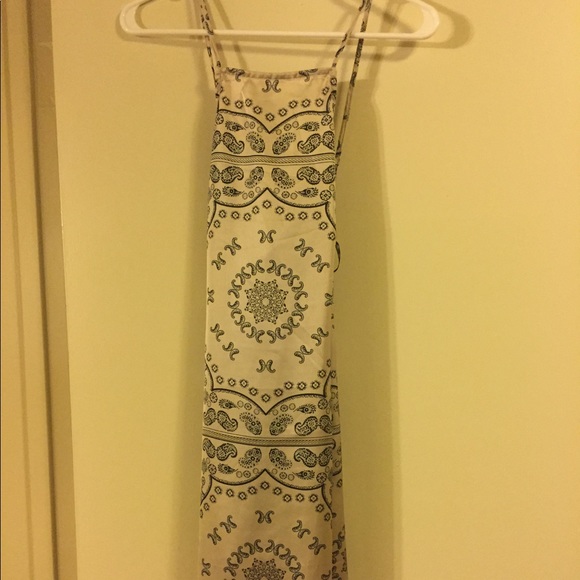 Missguided Nude Paisley Print Bodycon Dress - Picture 4 of 5