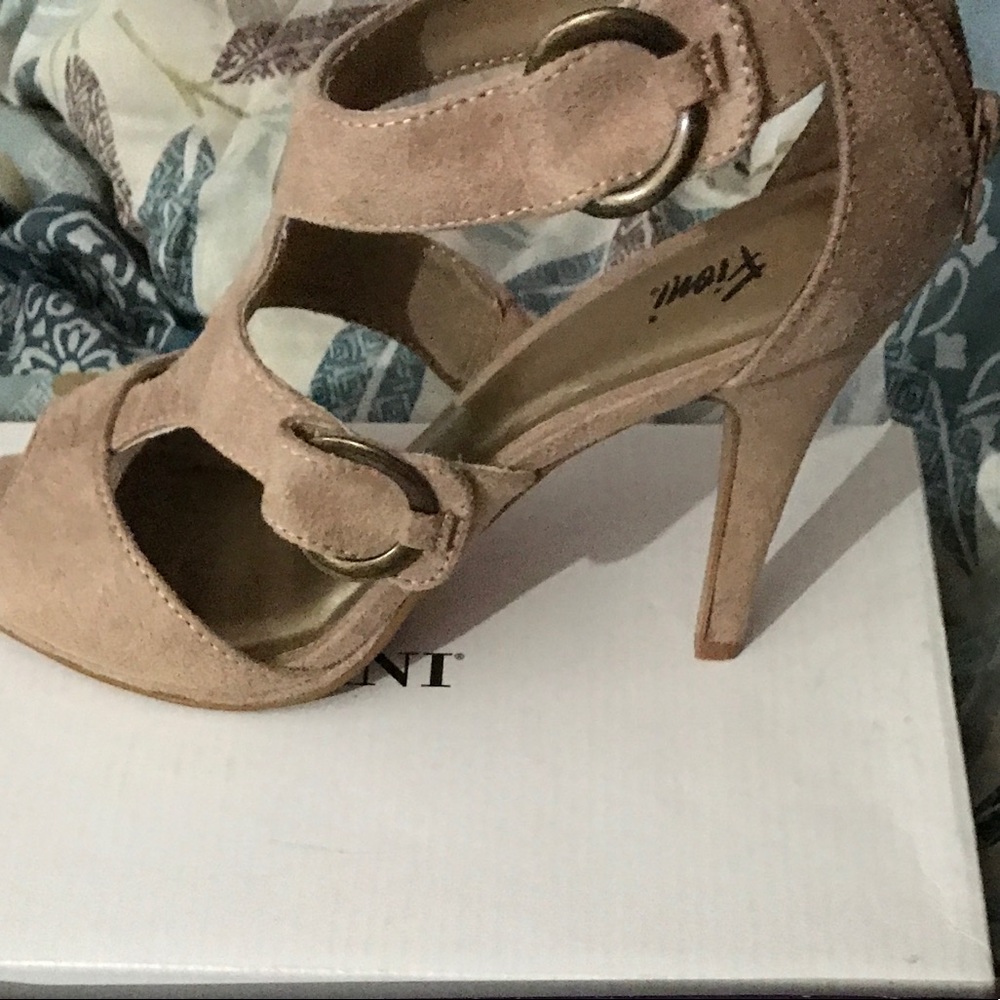 Brand new Fioni tan suede Heels