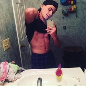 Meet your Posher, Max