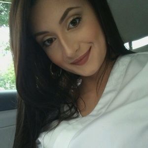 Meet your Posher, Lara