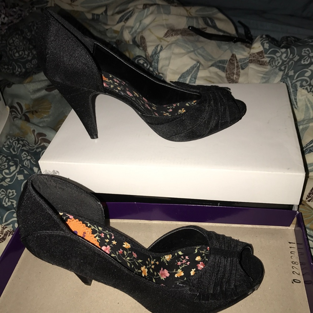 Brand new never worn Rocket Dog Heels