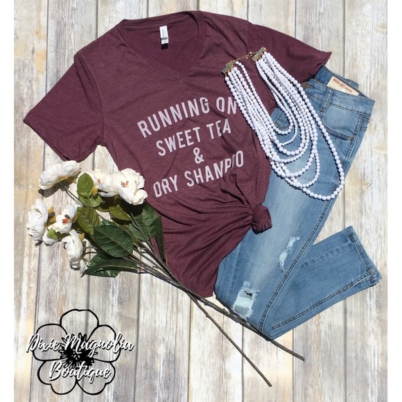 🎀XL ONLY🎀 Sweet Tea + Dry Shampoo Graphic Tee - Picture 2 of 3