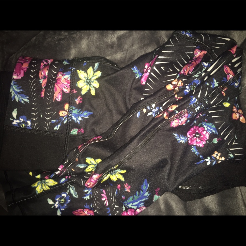 Betsy Johnson leggings !!!