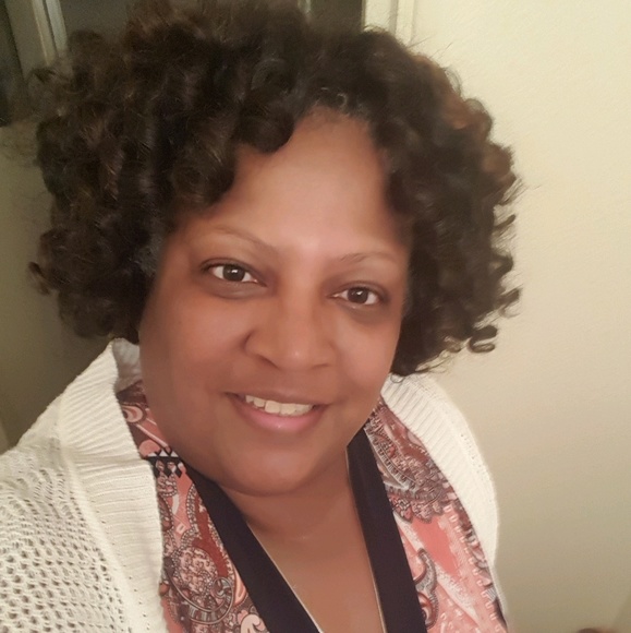 Meet your Posher, Deidre - Picture 1 of 1