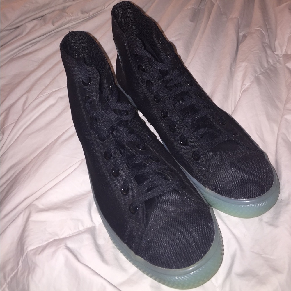 Unique Chuck Taylors with a green sole. Like new!