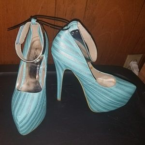 LIGHT BLUE AND SILVER PLATFORM HEELS