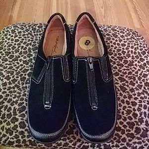 Ladies casual zipper loafer - NEW no tags