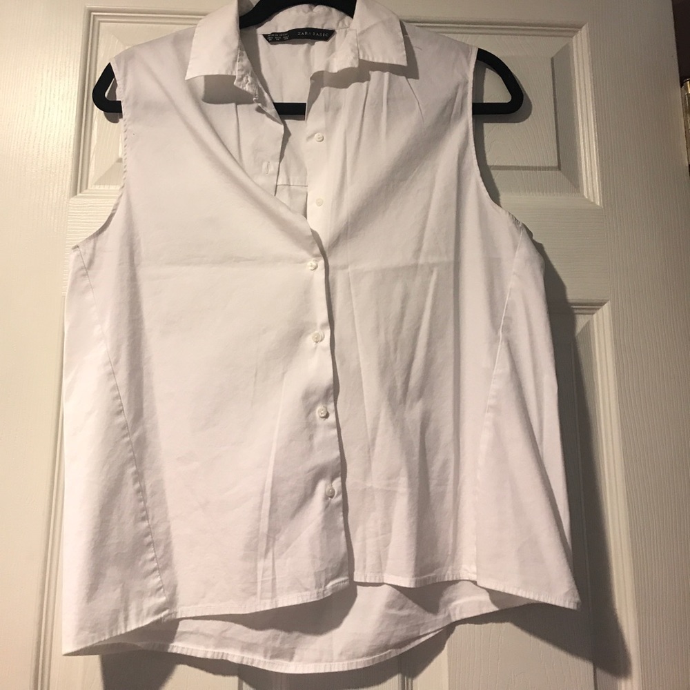 Sleeveless button-down