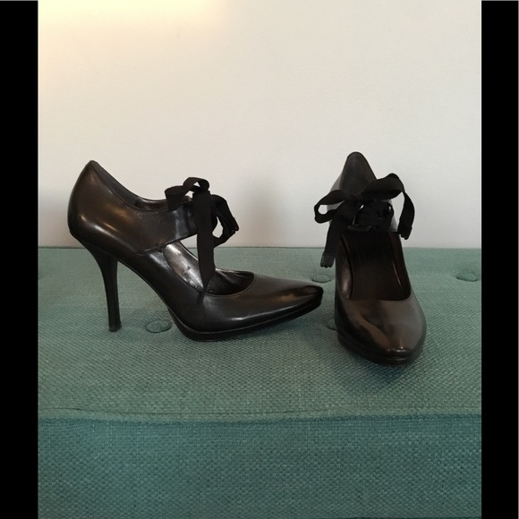 Studio 9 black leather heels size 8 1/2 NEW - Picture 2 of 4