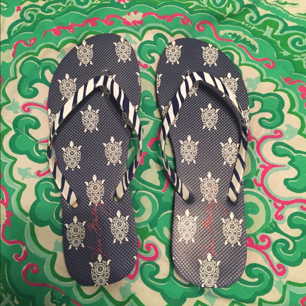 VERA BRADLEY TURTLE FLIP FLOPS SIZE 9.5