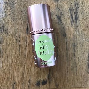 Benefit Makeup - BRAND NEW BENEFIT shy beam liquid highlight Benefit Makeup - BRAND NEW BENEFIT shy beam liquid highlight