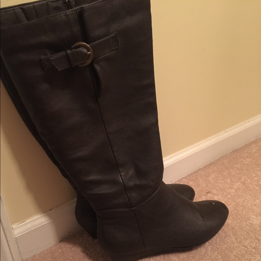 Wide-calf, wedge heel boots!!