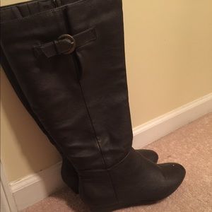 Wide-calf, wedge heel boots!!