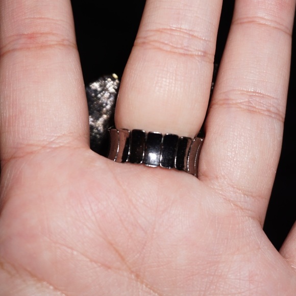 Flower ring - Picture 3 of 4