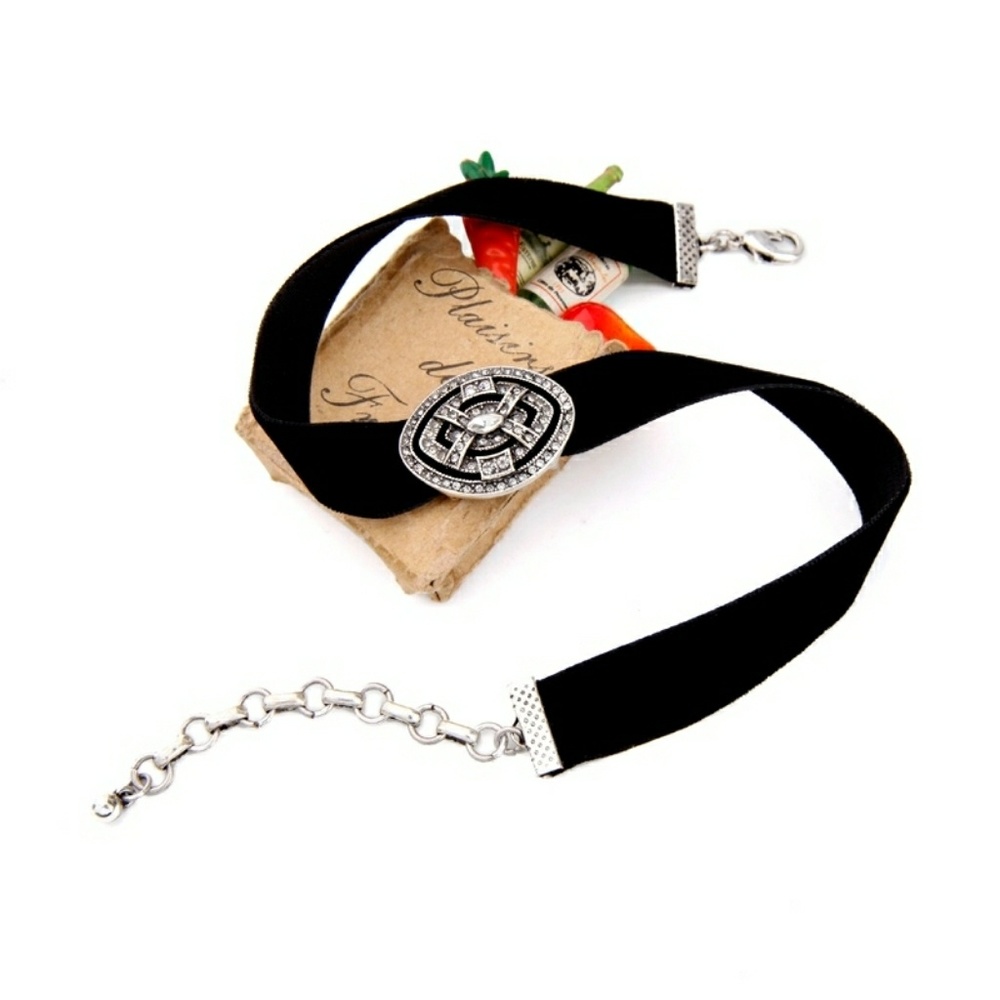 Black velvet charm choker