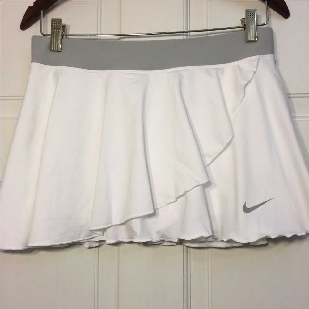 NIKE White Tennis Skirt size Medium