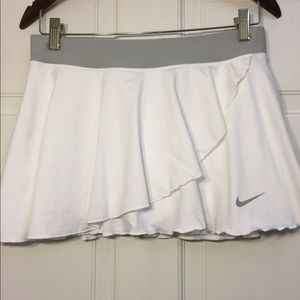 NIKE White Tennis Skirt size Medium
