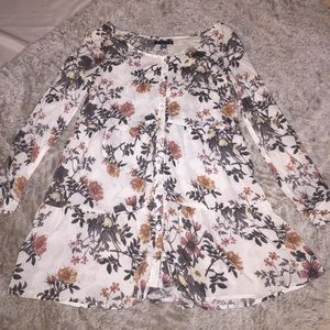 Like new Kendall & Kylie floral drsss