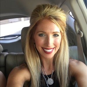 Meet your Posher, Mara