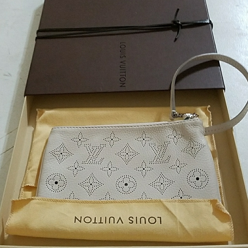 Louis vuittion Sable Mahina pouch wristlet