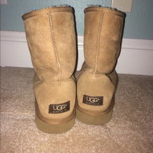 NWOT UGG Classic short chestnut boots