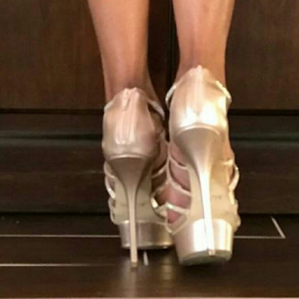 πΊπ HPπ Aldo Champagne Heels with Rhinestone - Picture 3 of 7