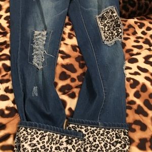 Leopard capris