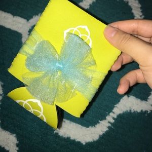 BRAND NEW YELLOW KENDRA SCOTT KOOZIE