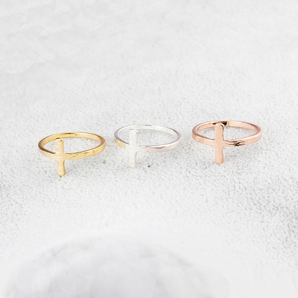 Jewelry - NEW Dainty Sideways Cross Ring