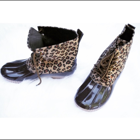 🆕Beautiful Duck Boots Read Description On Sizing - Picture 2 of 5