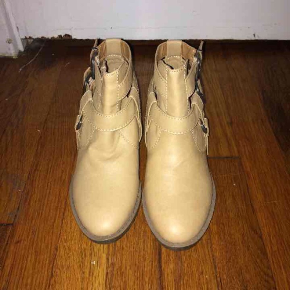 NWT Tan Cut Out Bootie