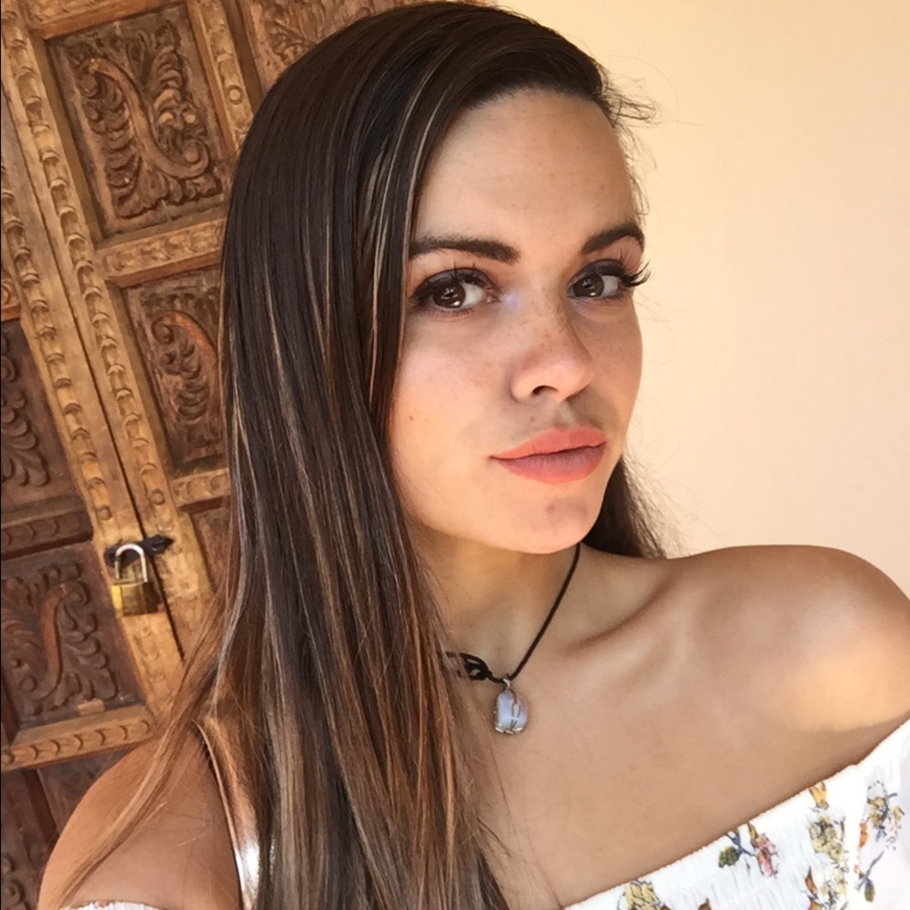 Meet your Posher, Layna