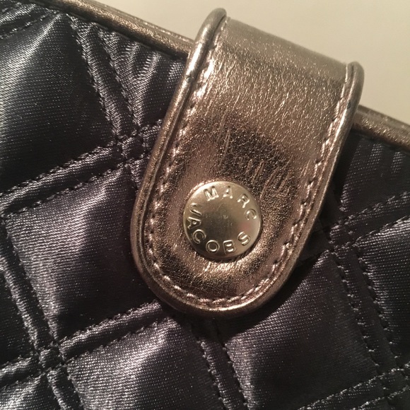 Marc Jacobs Metallic Wallet - Picture 2 of 4