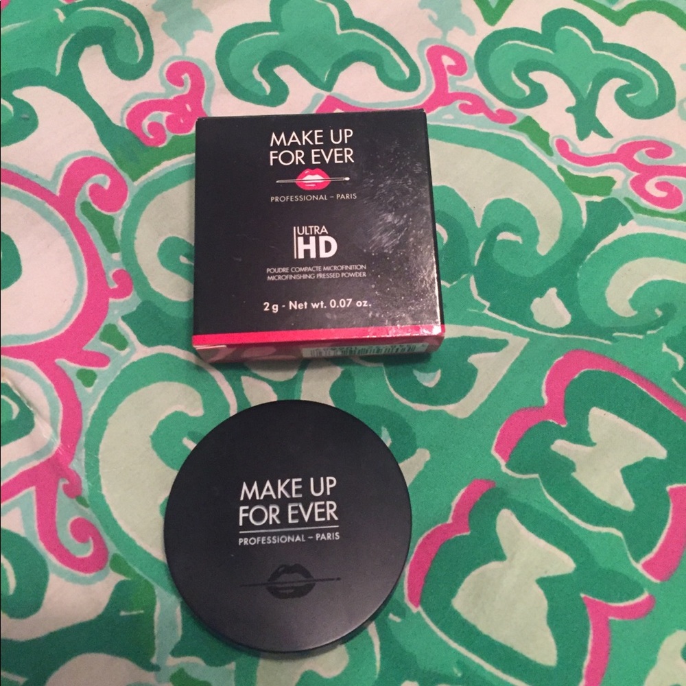MAKE UP FOR EVER  micro finishing pressed powder