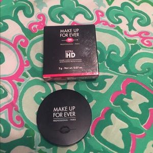 MAKE UP FOR EVER  micro finishing pressed powder