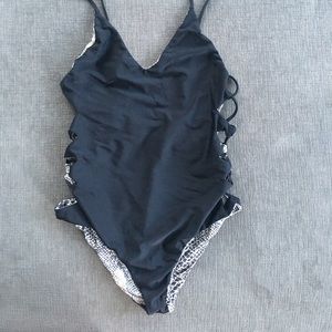 Acacia Florence one piece Black