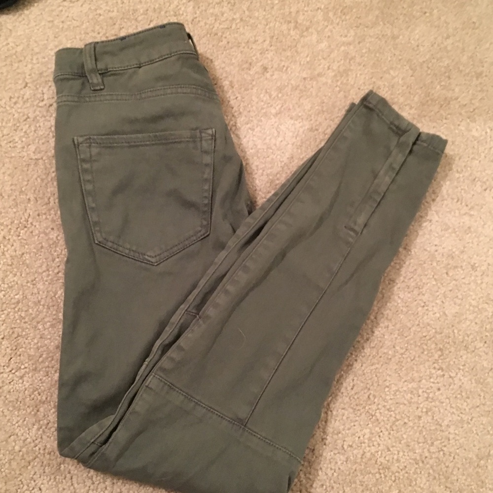 H&M skinny army green cargo pant.