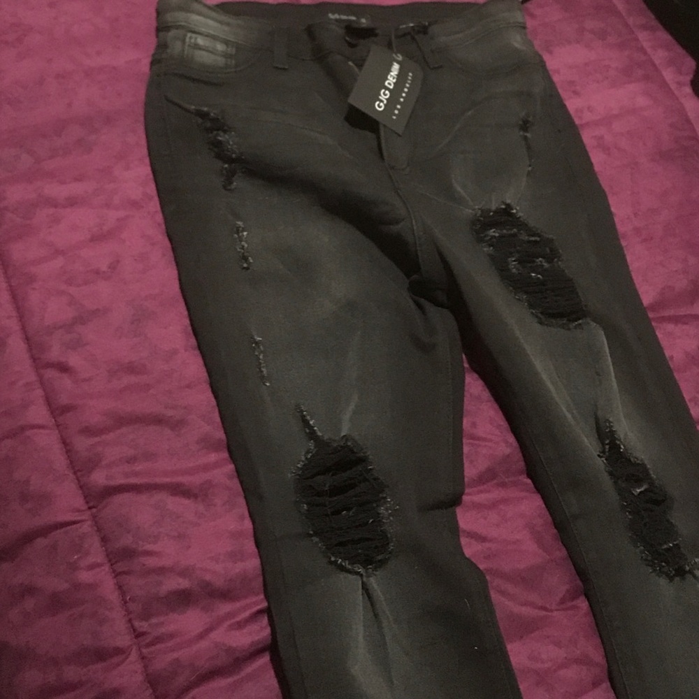 High rise skinny jeans w/ ripped detail