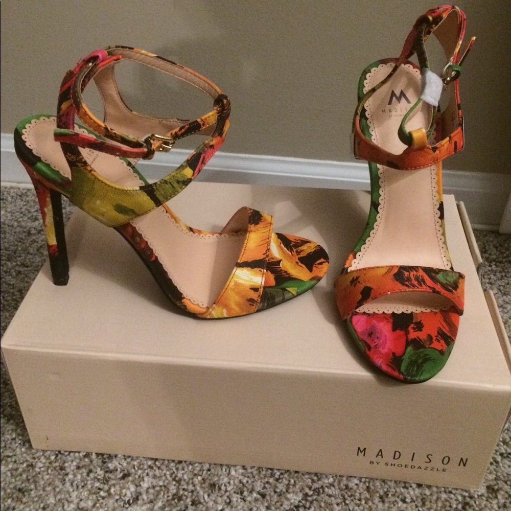 NEW!!! 🌸Floral abstract heels🌺
