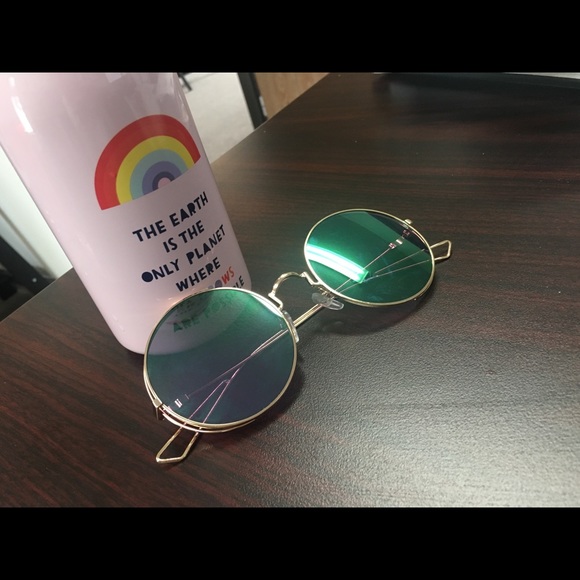 Round goldrimmed sunglasses - Picture 3 of 3