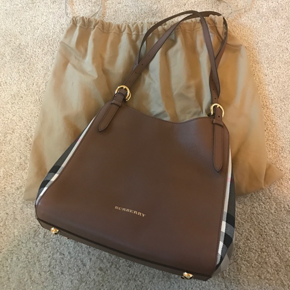 🎉SOLD ON TRADESY🎉NEW & AUTHENTIC BURBERRY TOTE - Picture 4 of 8