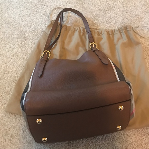 🎉SOLD ON TRADESY🎉NEW & AUTHENTIC BURBERRY TOTE - Picture 5 of 8