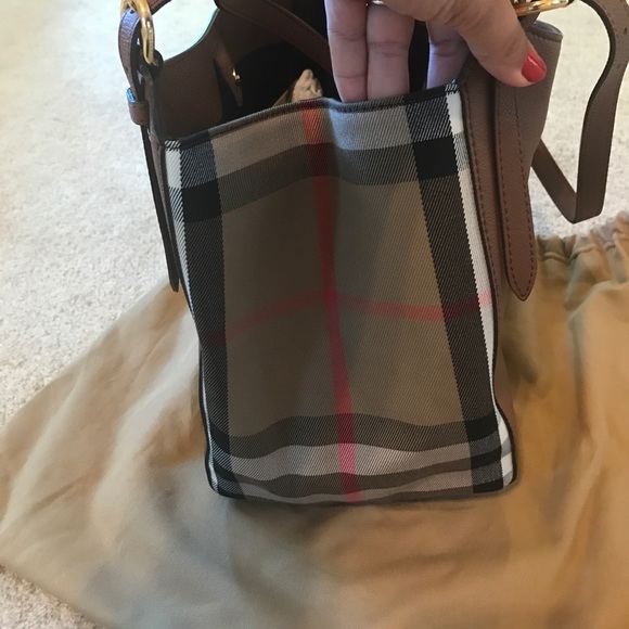 🎉SOLD ON TRADESY🎉NEW & AUTHENTIC BURBERRY TOTE - Picture 6 of 8