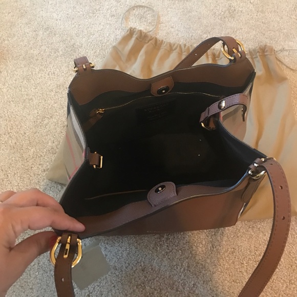 🎉SOLD ON TRADESY🎉NEW & AUTHENTIC BURBERRY TOTE - Picture 8 of 8