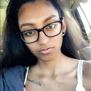 Meet your Posher, Racquelly